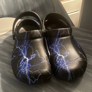Brand New lightning crocs . No holes on top